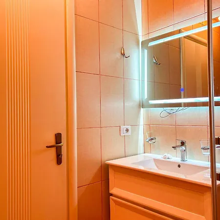 Direct Sea View Apartment *