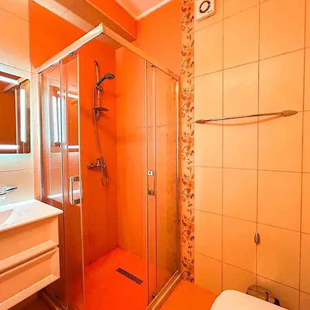 Direct Sea View Apartment *